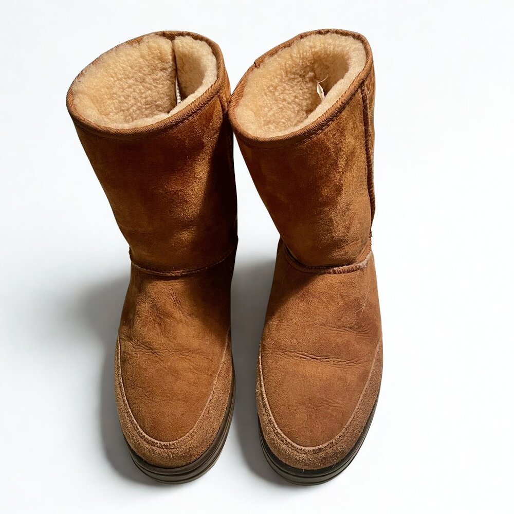 UGG short sheepskin upper wool lining chestnut like new size 10